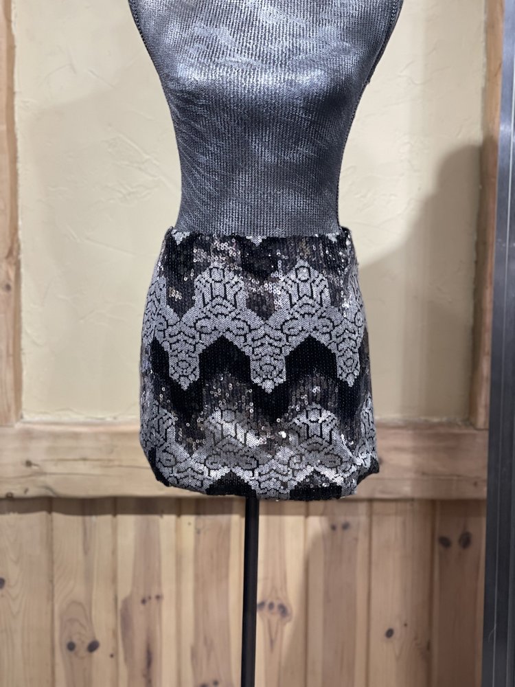 Umgee USA Black and Gray Geometric Sequin Mini Skirt, Size M