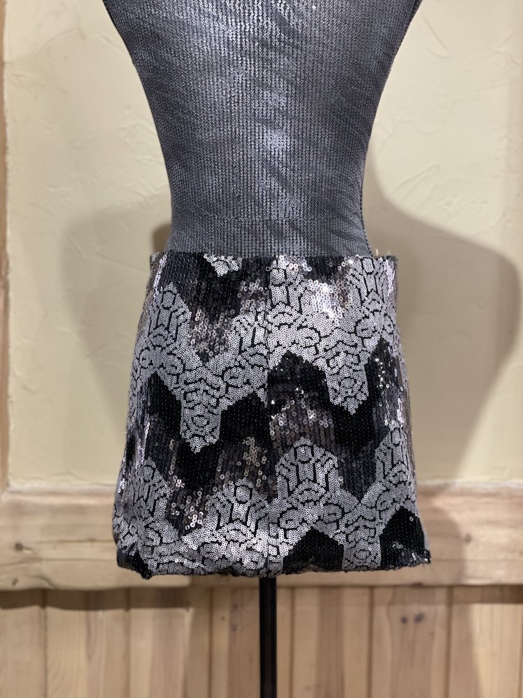 Umgee USA Black and Gray Geometric Sequin Mini Skirt, Size M