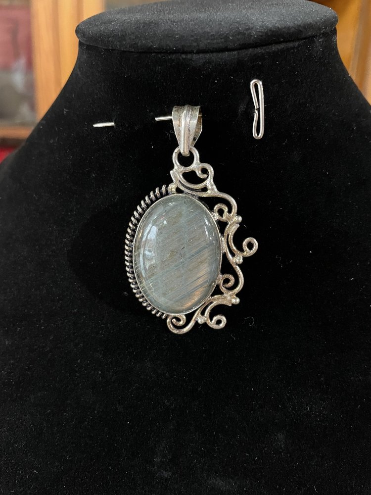 Silver Labradorite Side Swirl Gemstone Pendant