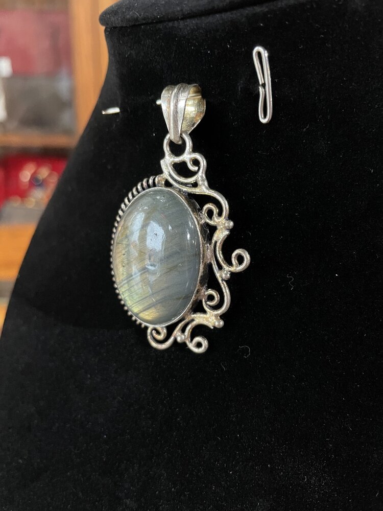 Silver Labradorite Side Swirl Gemstone Pendant