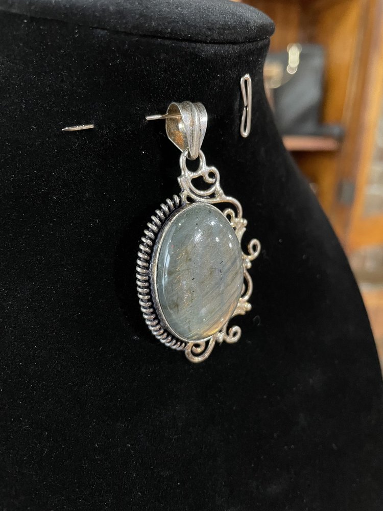 Silver Labradorite Side Swirl Gemstone Pendant
