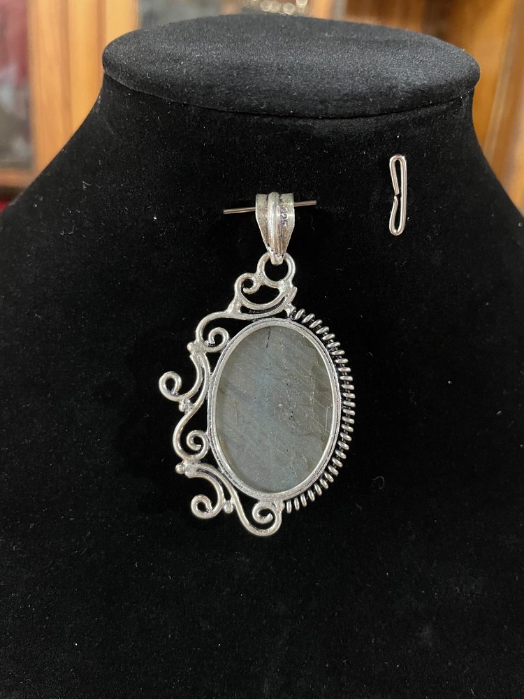 Silver Labradorite Side Swirl Gemstone Pendant
