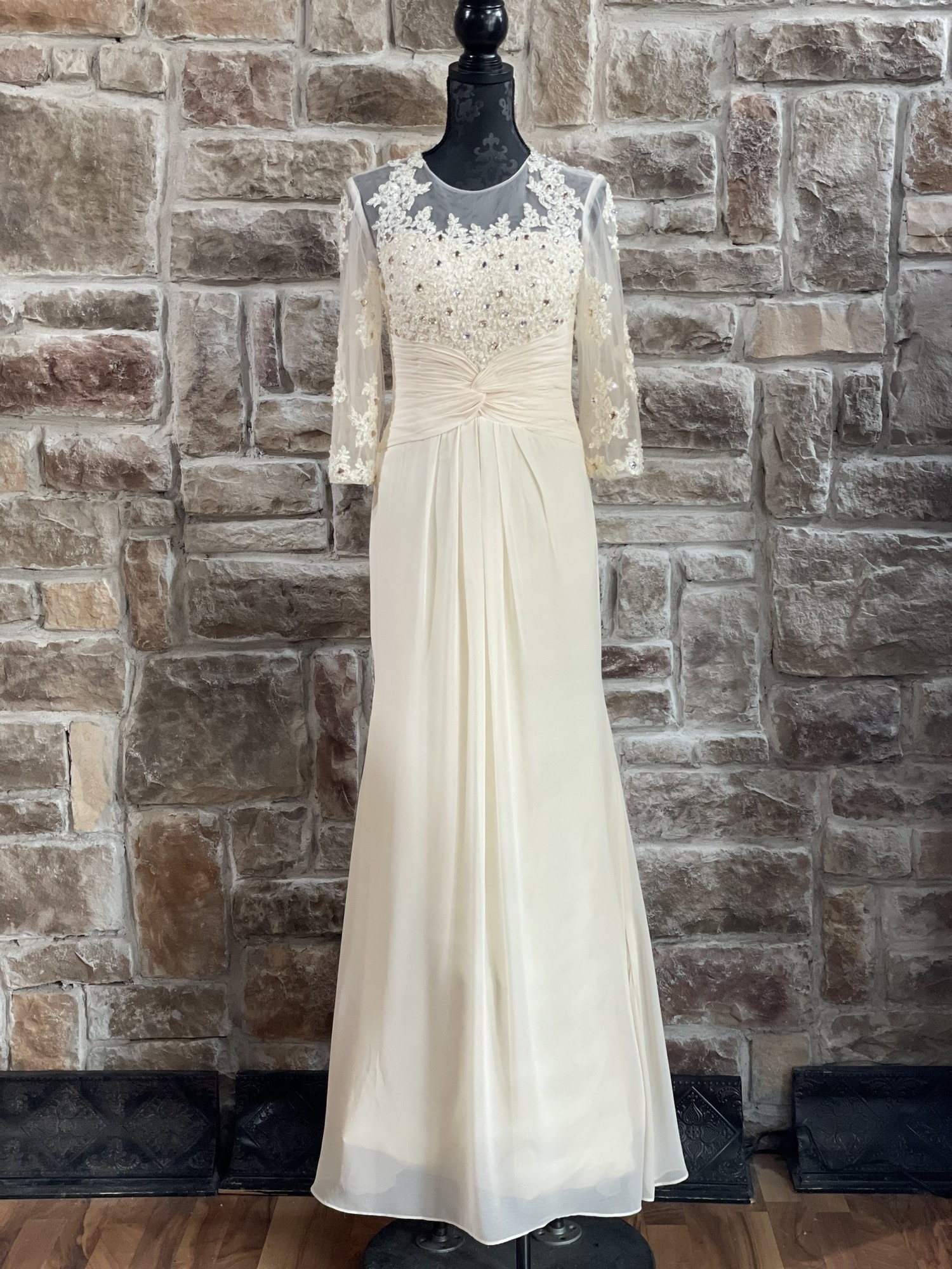 Ivory Mesh Applique Beaded Chiffon Gown w/ Sleeves, Size 6 - Elements  Unleashed