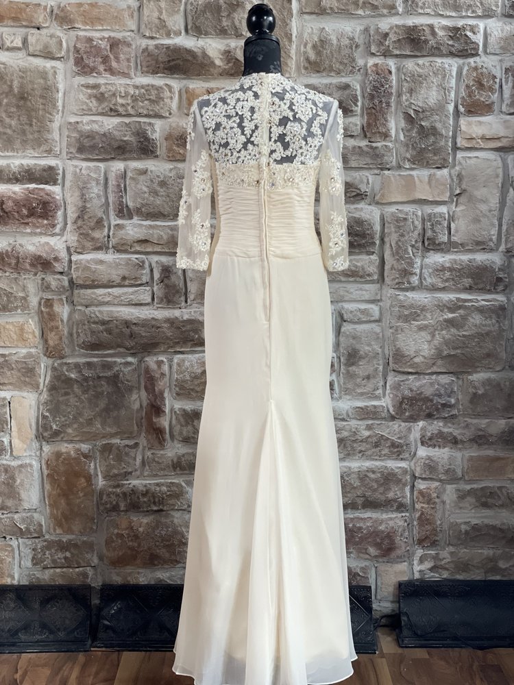Brides Ivory Mesh Applique Beaded Chiffon Gown w/ Sleeves, Size 6