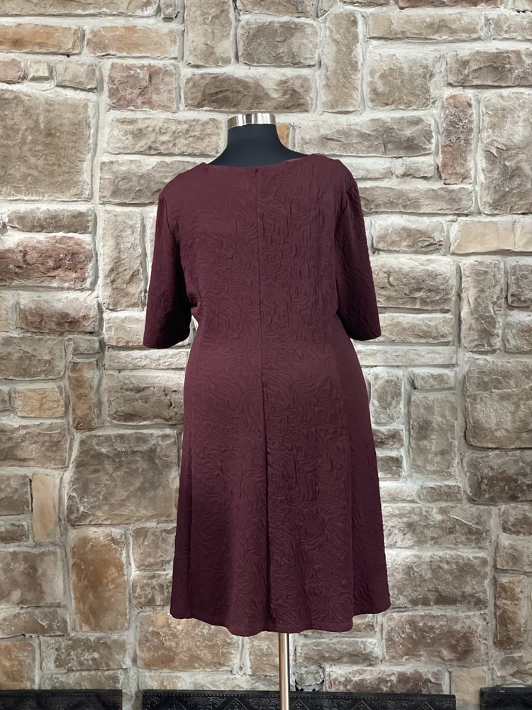 Connected Apparel Maroon Textured V-Neck Shift Dress, Size 24W