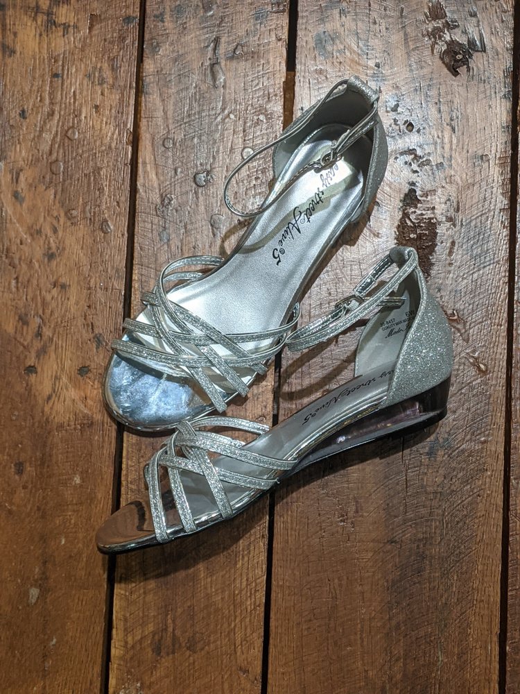 Easy Street Alive 5 Tarrah Women's Dress Sandals size 6W