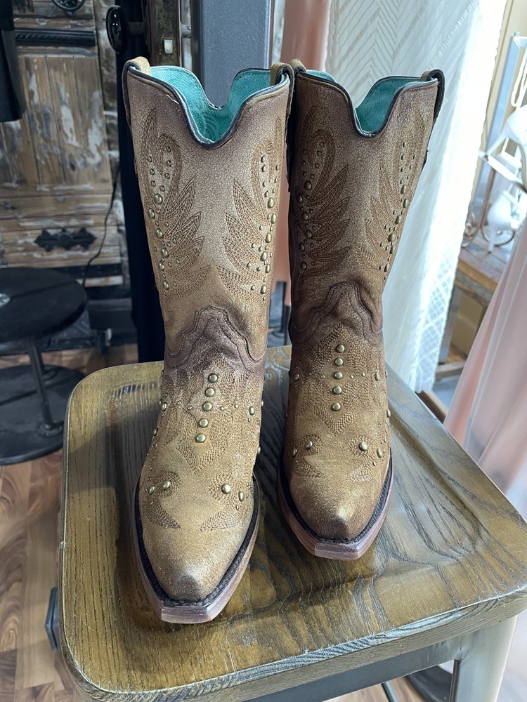 Corral Corral C3742, Tan short Studded Bootie