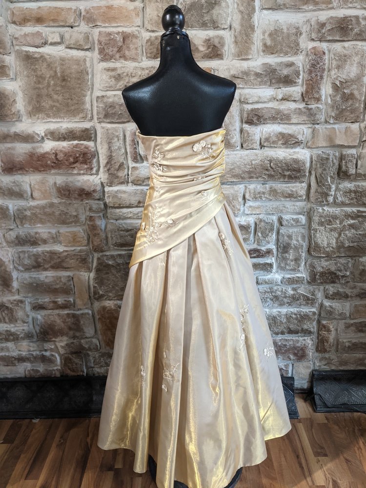 Caché Gold Shimmer Dress with Floral Embroidered Detail, Size 10