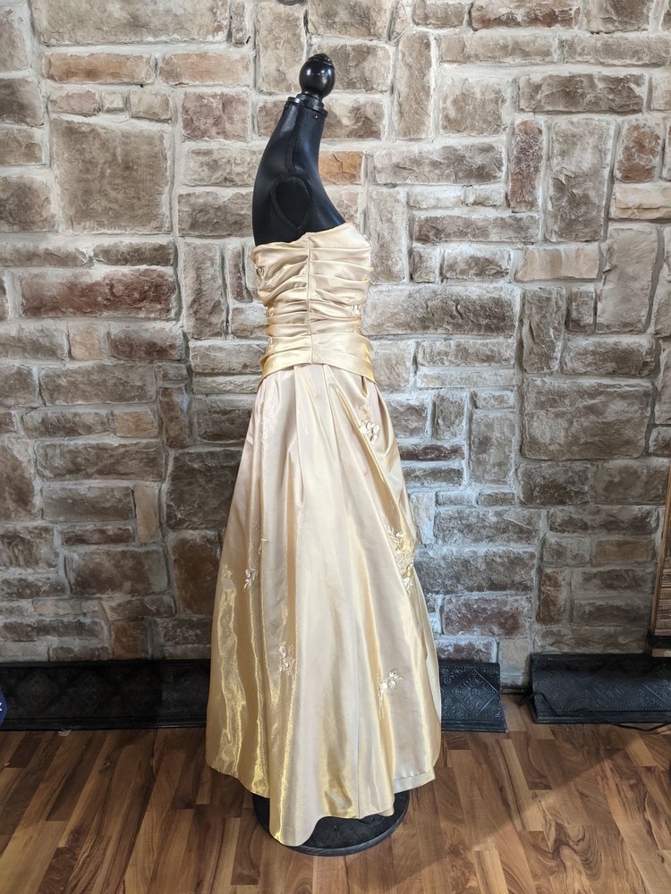 Caché Gold Shimmer Dress with Floral Embroidered Detail, Size 10