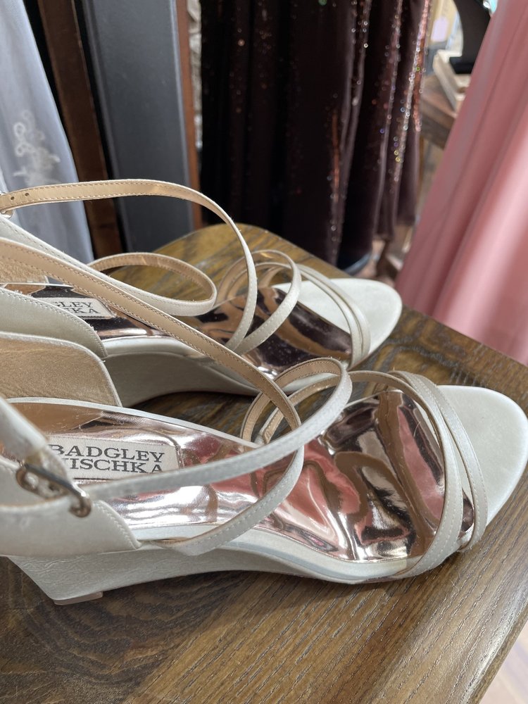 Badgley Mischka Ivory and Rose Gold Satin Strappy Wedge, Size 11