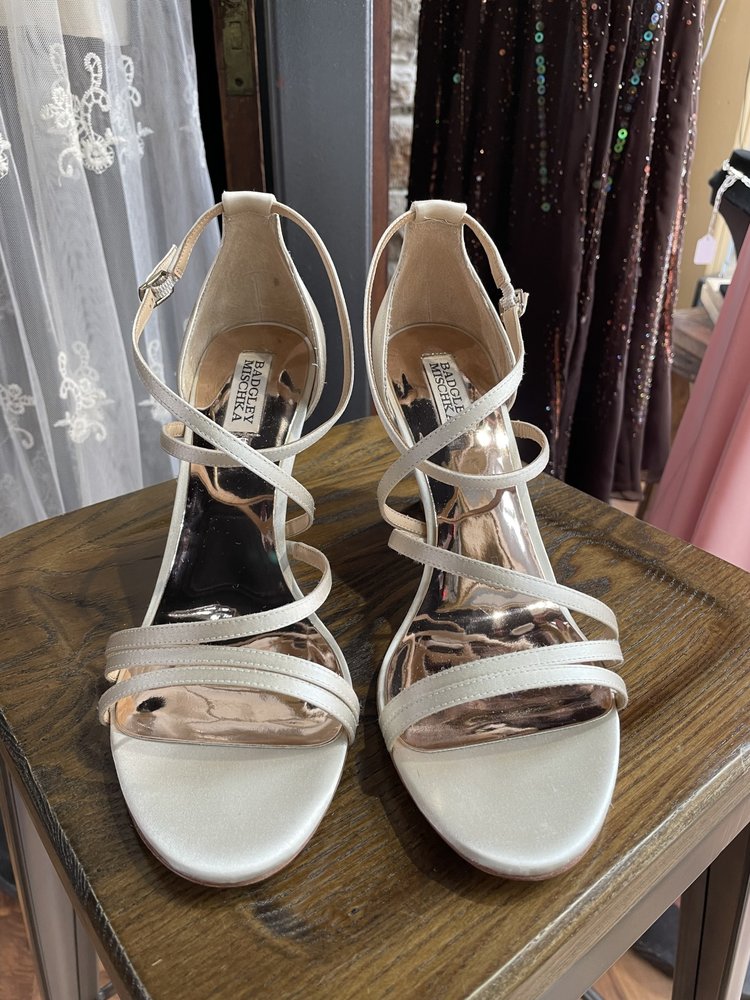 Badgley Mischka Ivory and Rose Gold Satin Strappy Wedge, Size 11