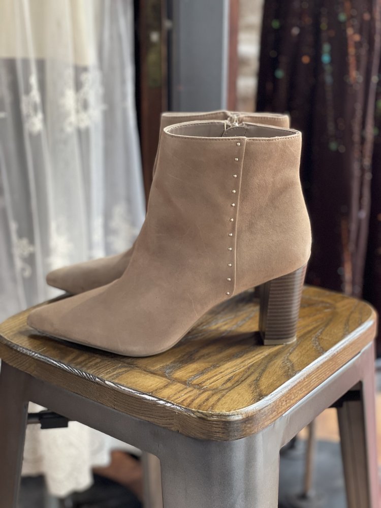 Bandolino Taupe Suede Studded Pointed Toe Bootie, Size 11