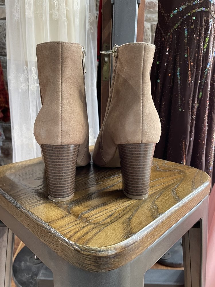 Bandolino Taupe Suede Studded Pointed Toe Bootie, Size 11