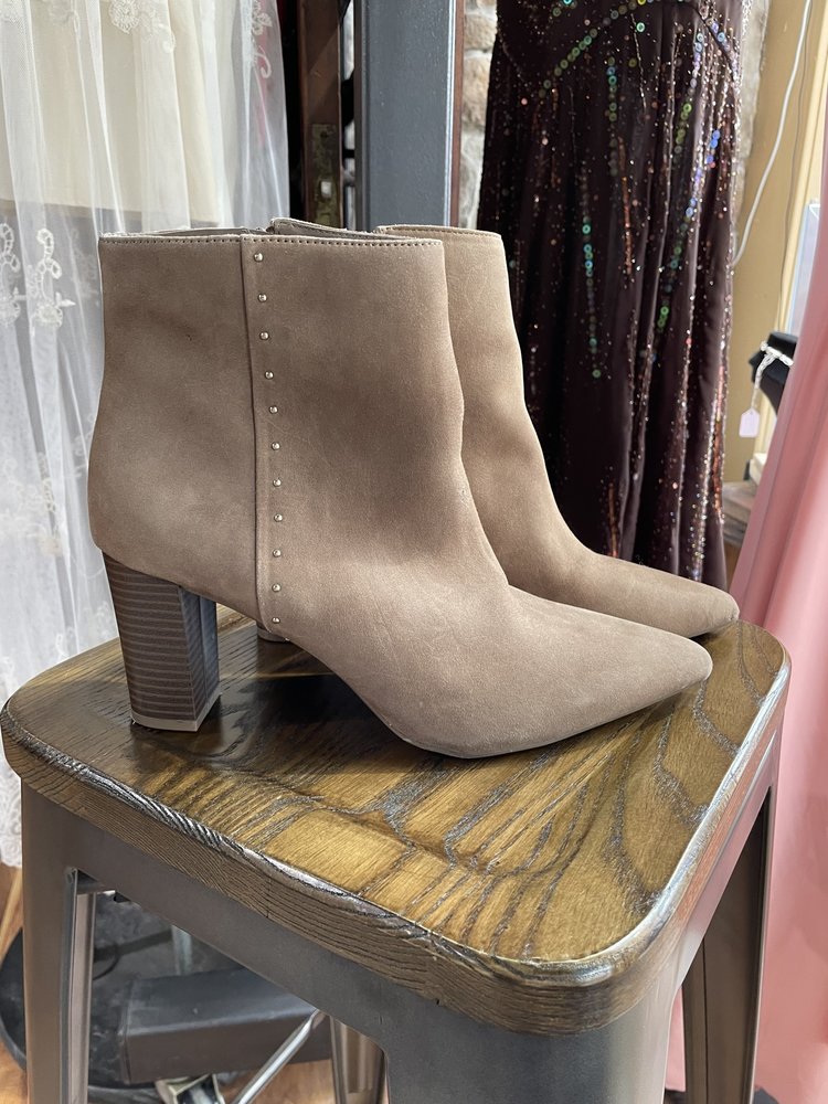 Bandolino Taupe Suede Studded Pointed Toe Bootie, Size 11