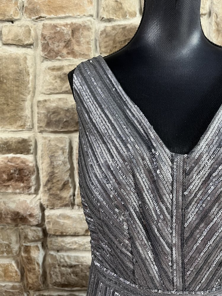 Weddington Way Gray Sequin V-Neck Gown w/ Pockets, Size 20