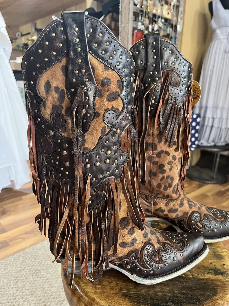 Corral Corral A3618 Honey Goat Overlay w/ Studs, Size 7