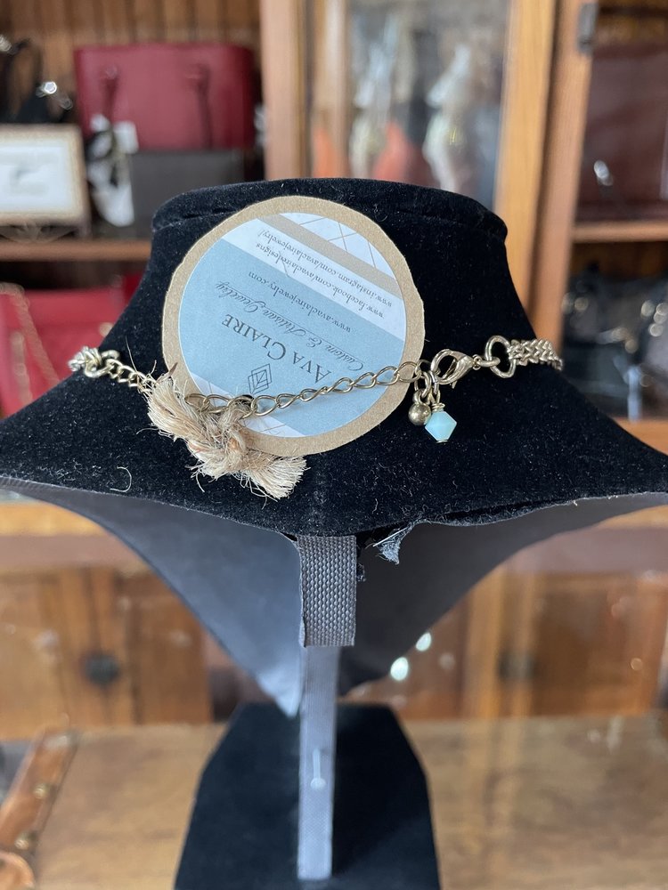 Ava Claire Gold Vintage Modern Mint Necklace