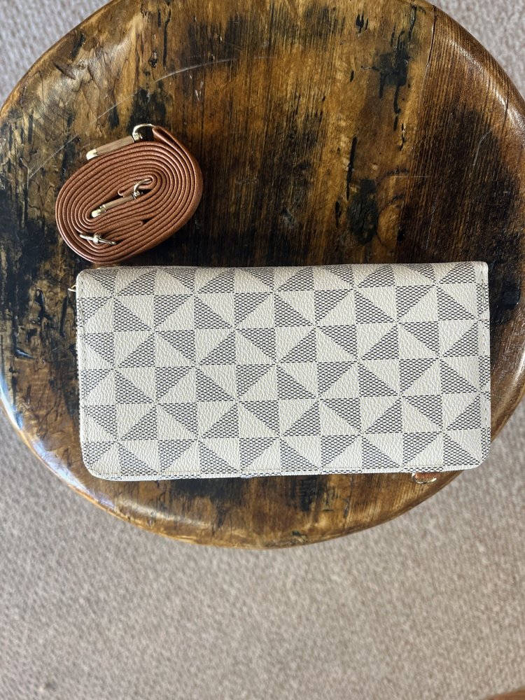 Luxie Collection Cream and Gray Patterned Double Zip Crossbody Wallet w/ Gold Hardware