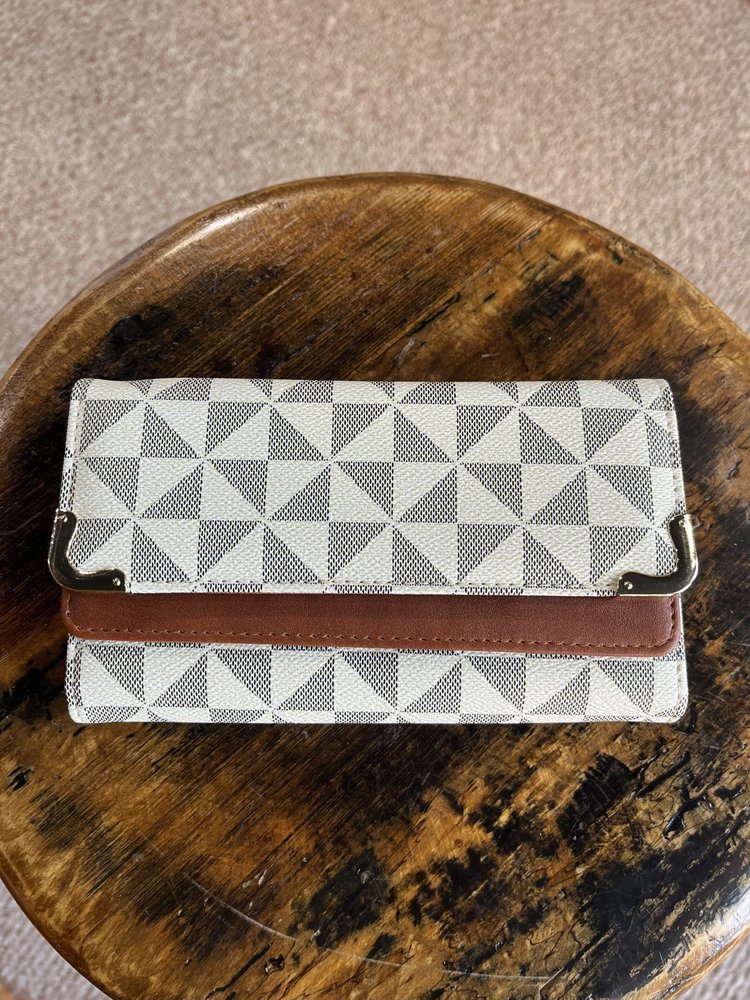 Luxie Collection Cream and Gray Trifold Long Clutch Wallet w/ Gold Hardware