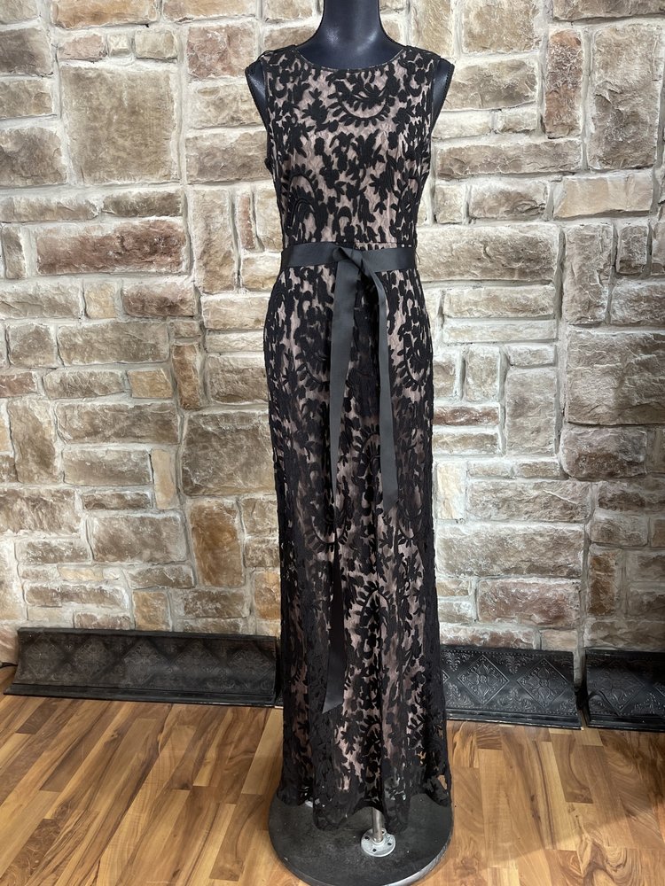 Adrianna Papell Black Lace Beige Underlay Mermaid Gown, Size 6
