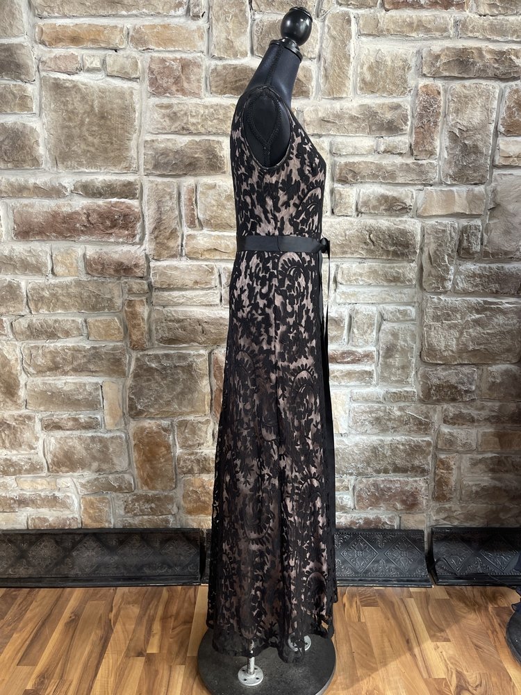 Adrianna Papell Black Lace Beige Underlay Mermaid Gown, Size 6