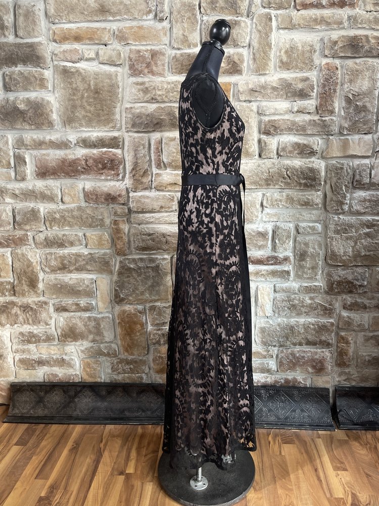 Adrianna Papell Black Lace Beige Underlay Mermaid Gown, Size 6