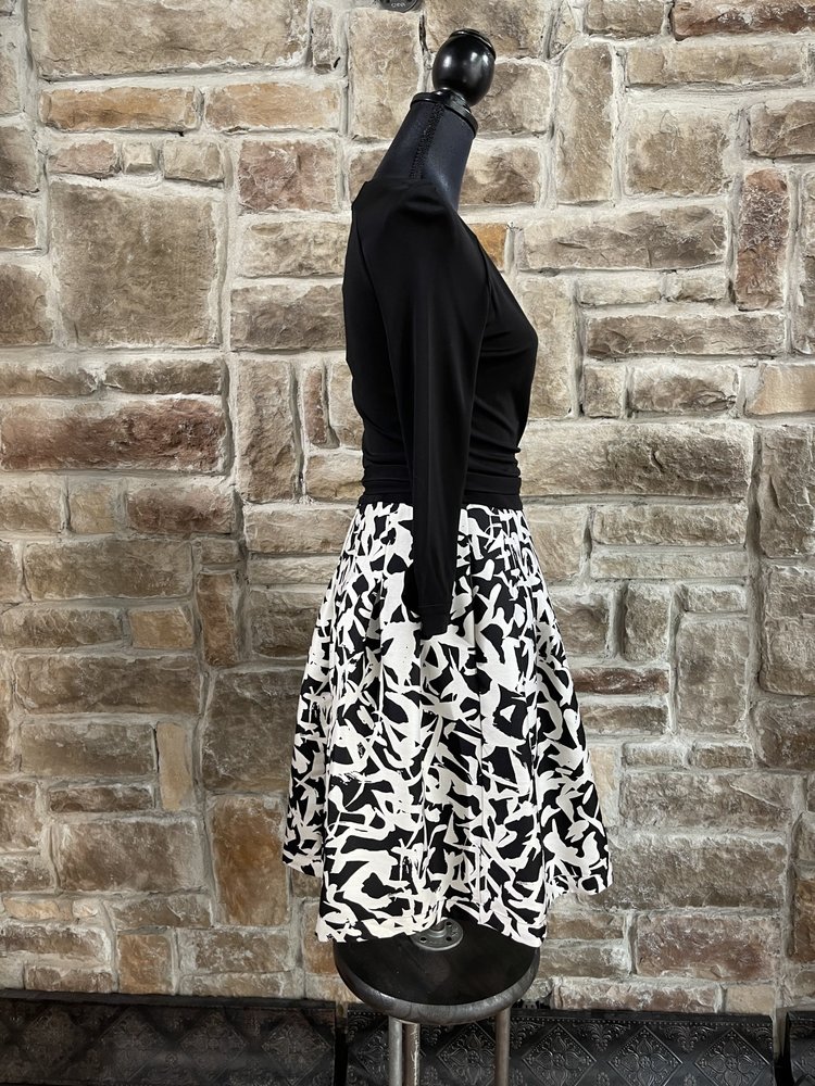 Diane vonFurstenberg Black with White Print Diane von Furstenberg Wrap Dress, Size 8