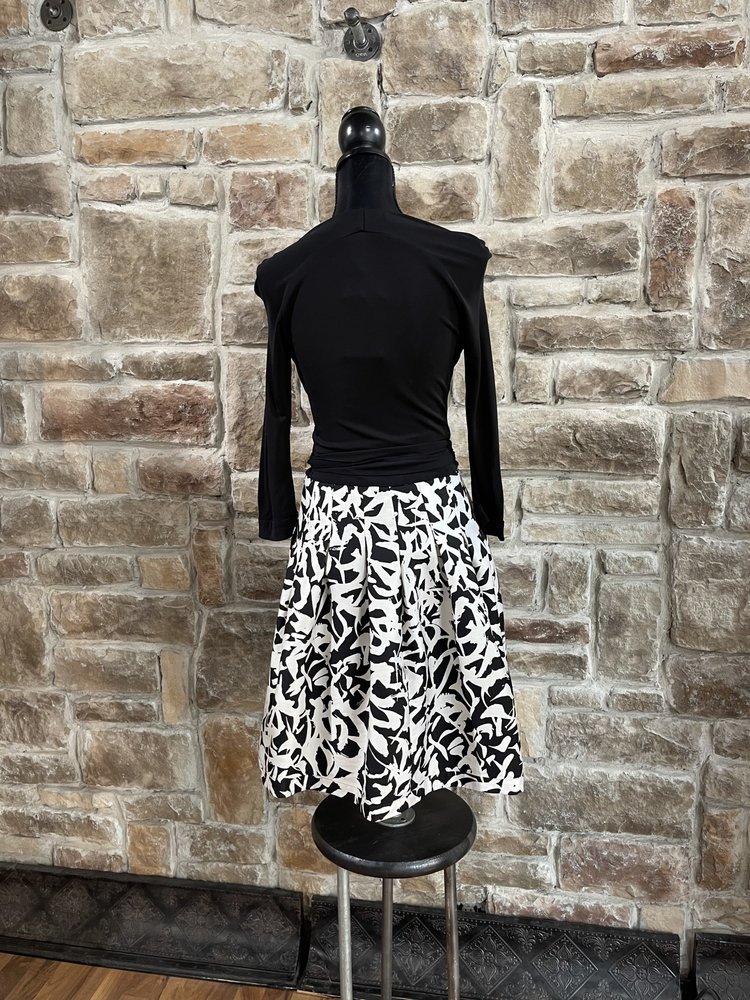 Diane vonFurstenberg Black with White Print Diane von Furstenberg Wrap Dress, Size 8