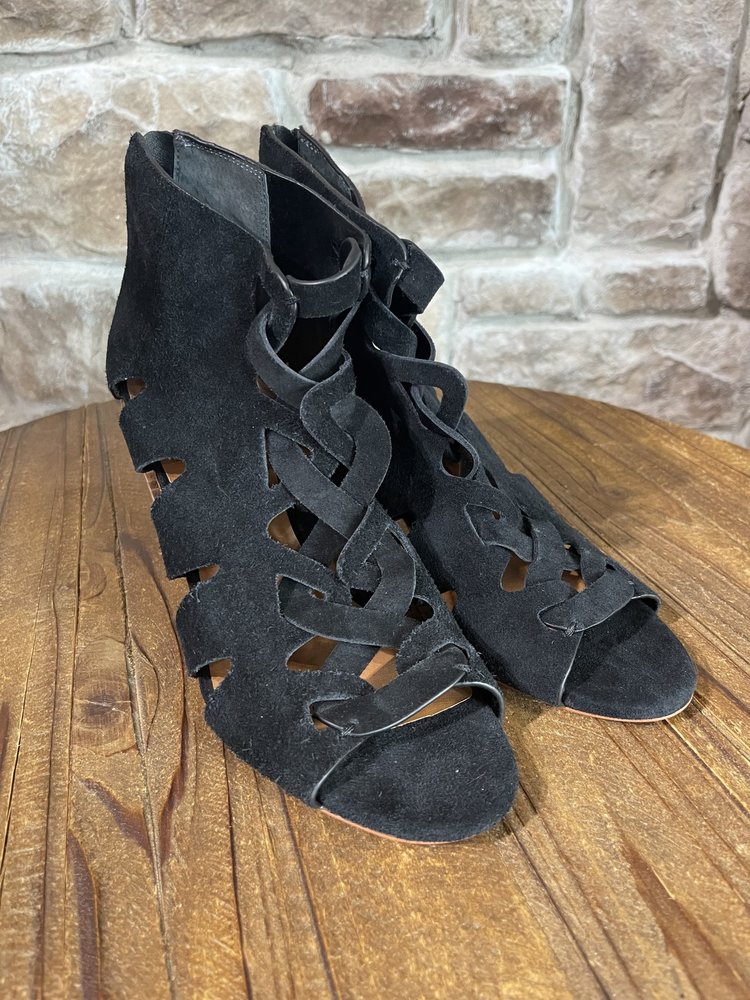 Zodiac Black Faux Suede Camilla Sandal, Size