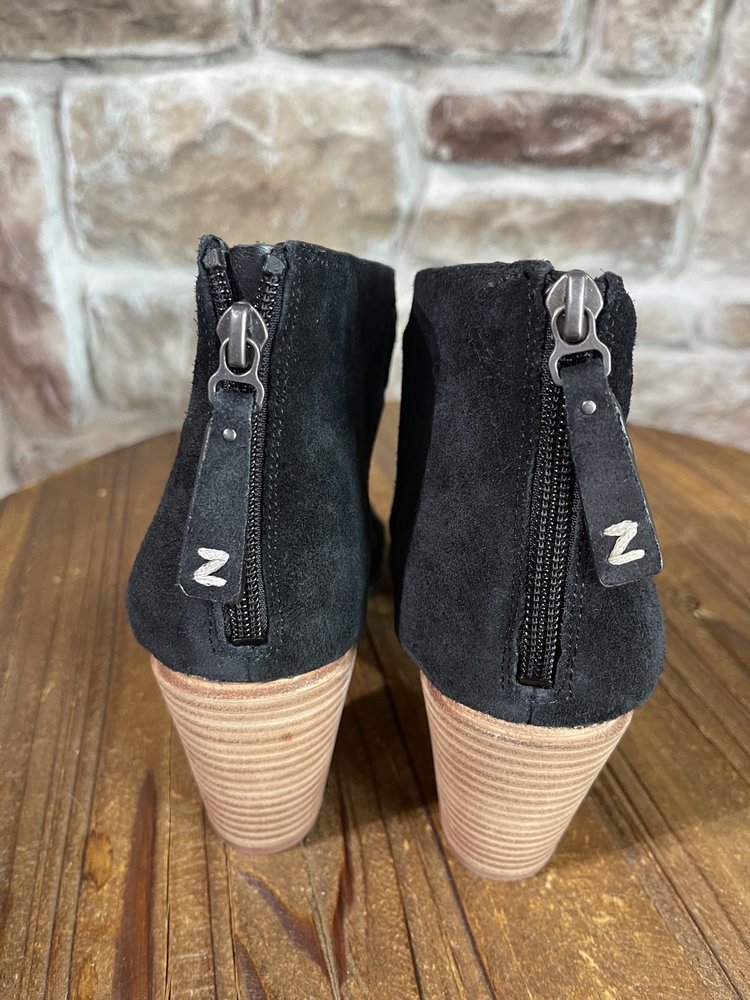 Zodiac Black Faux Suede Camilla Sandal, Size