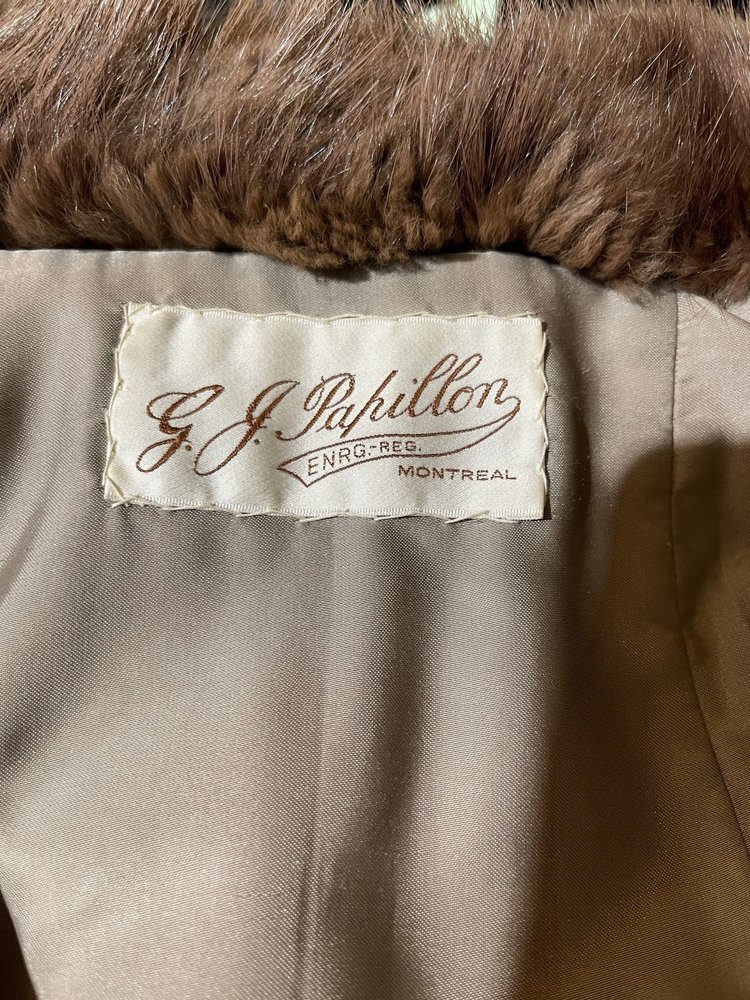 G J  Papillon Medium Brown Muskrat Coat, Size S