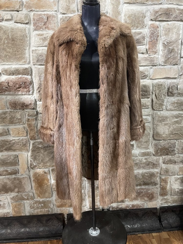 G J  Papillon Medium Brown Muskrat Coat, Size S