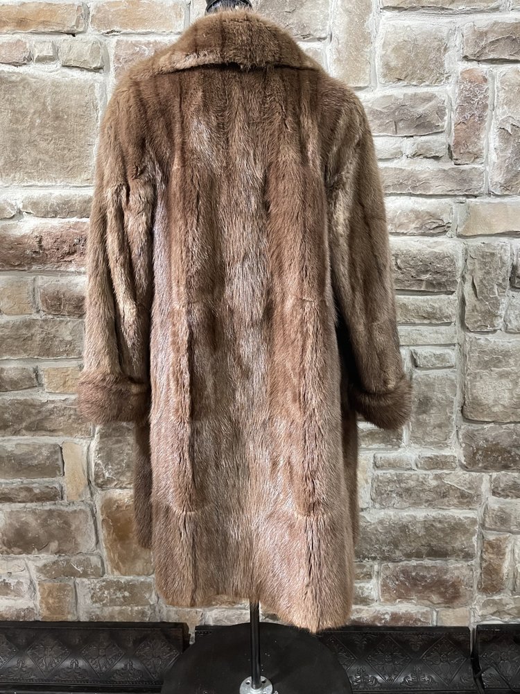 G J  Papillon Medium Brown Muskrat Coat, Size S