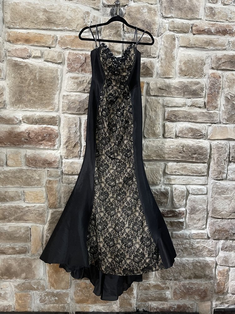 Camille La Vie Black Gown with Nude Underlay Panel of Floral Lace, Size 0