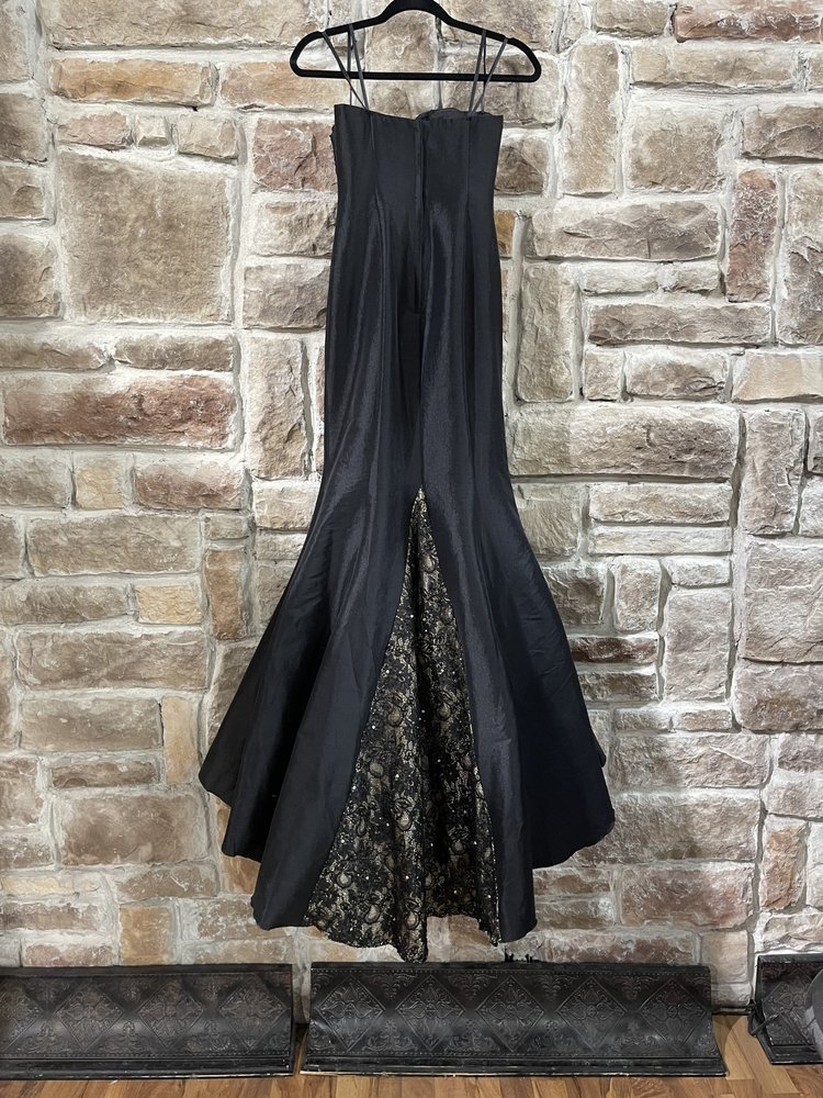 Camille La Vie Black Gown with Nude Underlay Panel of Floral Lace, Size 0