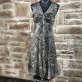 R & M Richards Gray and Black Print Panel Ruched  Dress, Size 6