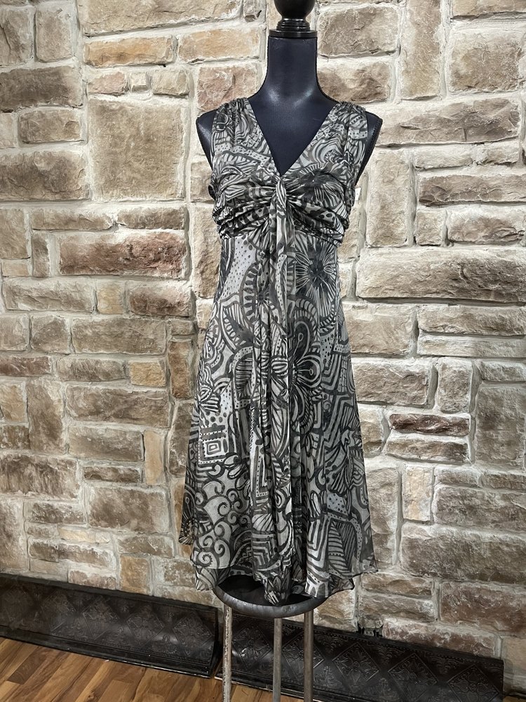 R & M Richards Gray and Black Print Panel Ruched  Dress, Size 6