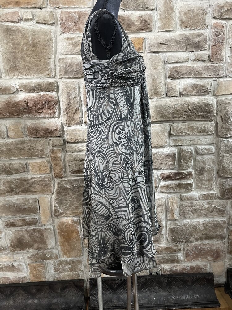 R & M Richards Gray and Black Print Panel Ruched  Dress, Size 6