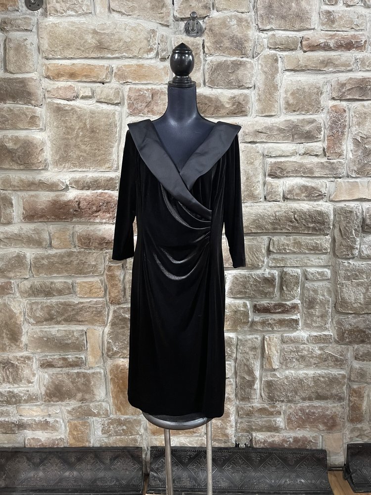 Tahari Black Velvet Ruched Dress with Satin Collar, Size 16
