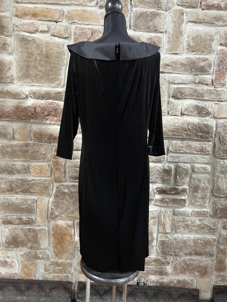Tahari Black Velvet Ruched Dress with Satin Collar, Size 16