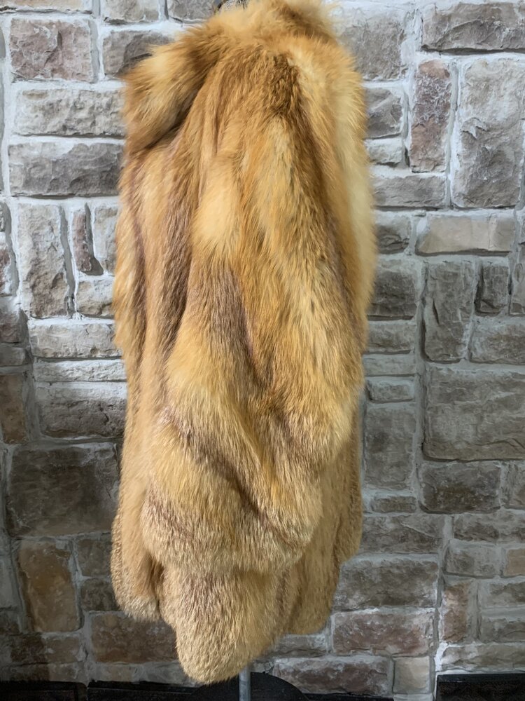 Marshall Fields Red Fox Stroller with Diagonal Sections Sleeves, Size M