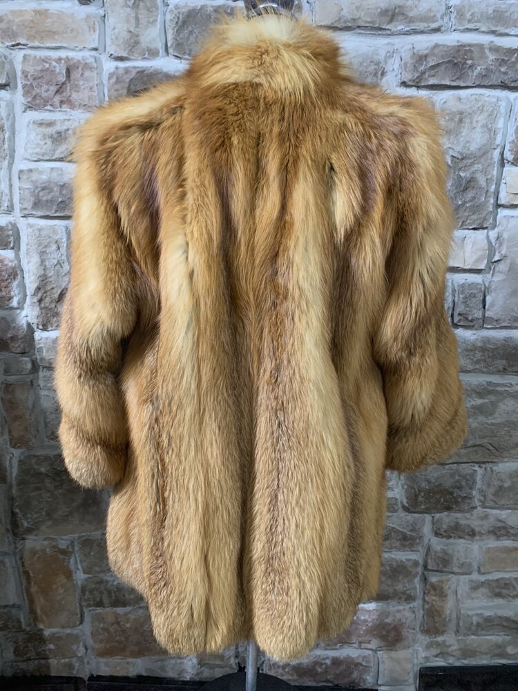 Marshall Fields Red Fox Stroller with Diagonal Sections Sleeves, Size M