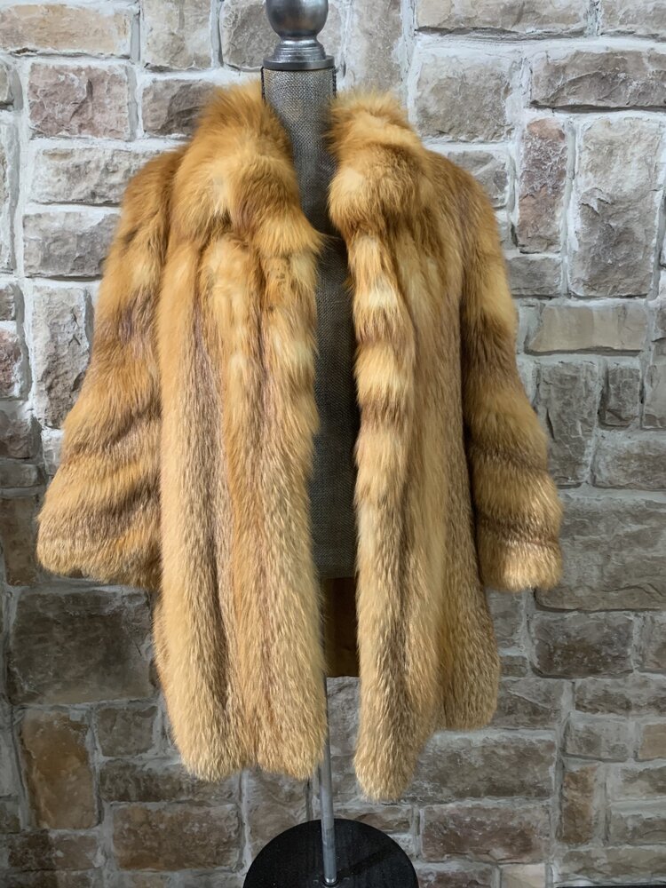 Marshall Fields Red Fox Stroller with Diagonal Sections Sleeves, Size M