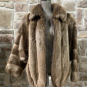 Brown Beaver Jacket with Zipper and Large Sleeves, Size L