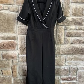 Boohoo Black Short Sleeved Jumpsuit with Cropped Pants and White Piping, Size 8