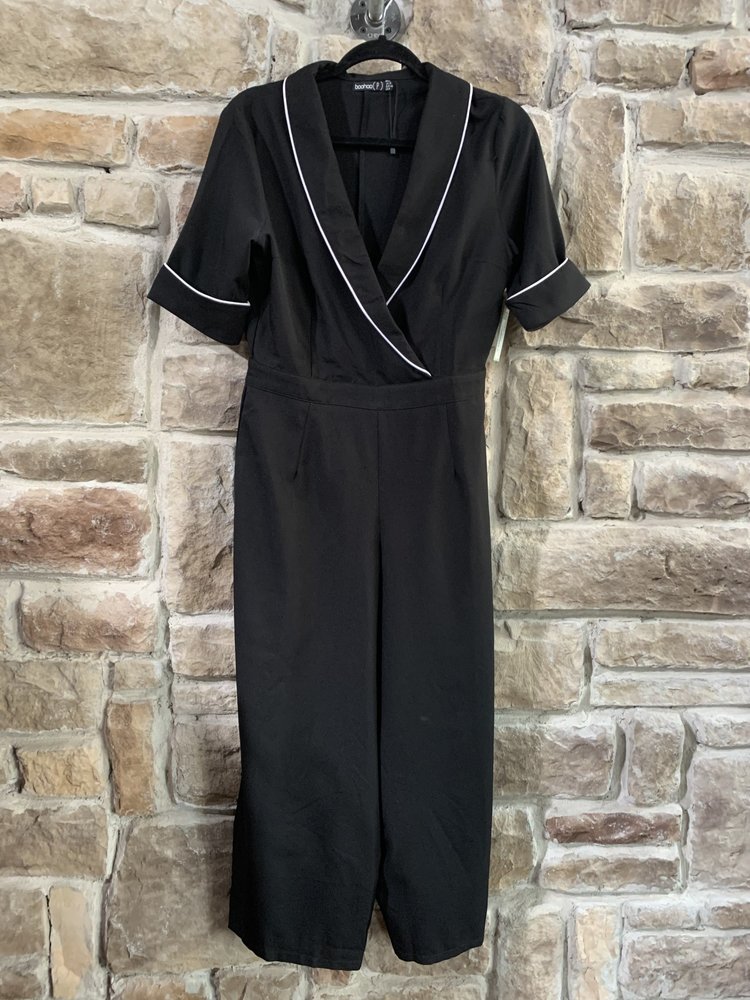 Boohoo Black Short Sleeved Jumpsuit with Cropped Pants and White Piping, Size 8