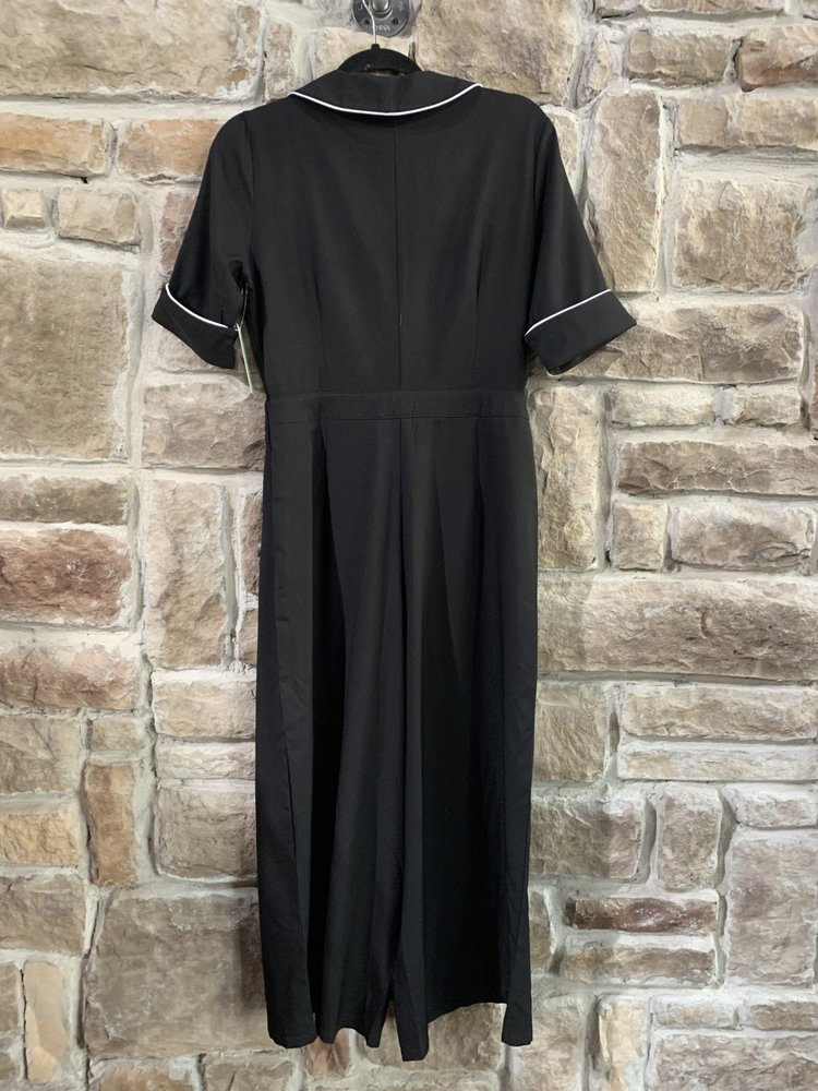 Boohoo Black Short Sleeved Jumpsuit with Cropped Pants and White Piping, Size 8