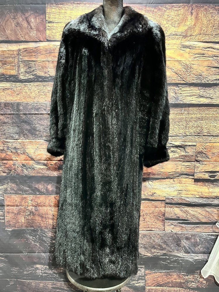 Bruno & Joseph Very Dark Ranch Mink Female Pelt Diagonal Cross Section Sleeves, Size L