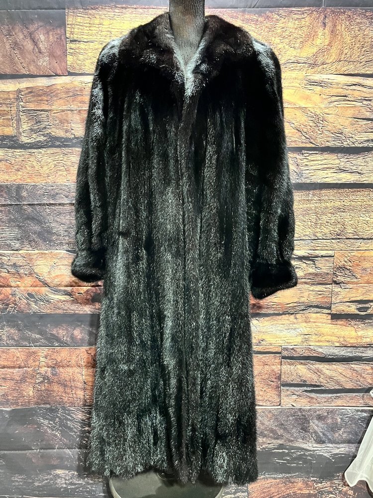 Bruno & Joseph Very Dark Ranch Mink Female Pelt Diagonal Cross Section Sleeves, Size L