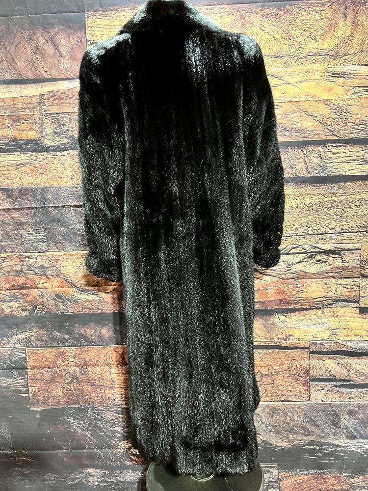 Bruno & Joseph Very Dark Ranch Mink Female Pelt Diagonal Cross Section Sleeves, Size L